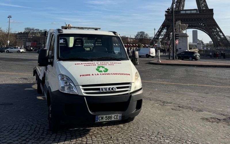 Dépanneuse YL Auto Services en intervention à Créteil - Dépannage automobile rapide Île-de-France