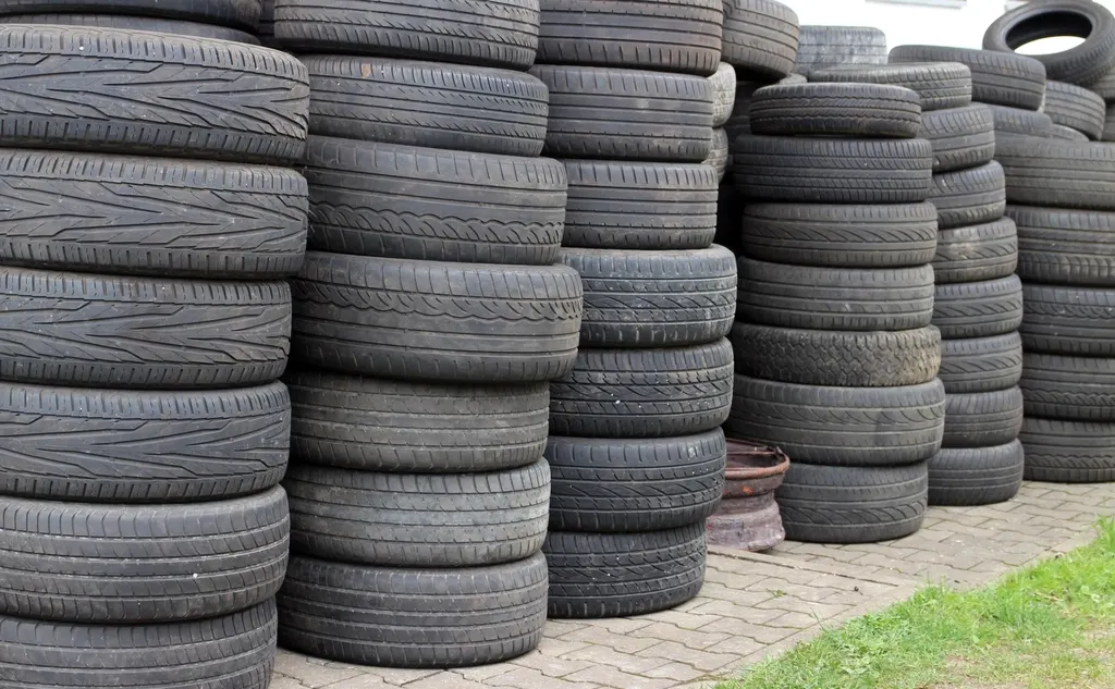 Pneus empilés pour recyclage